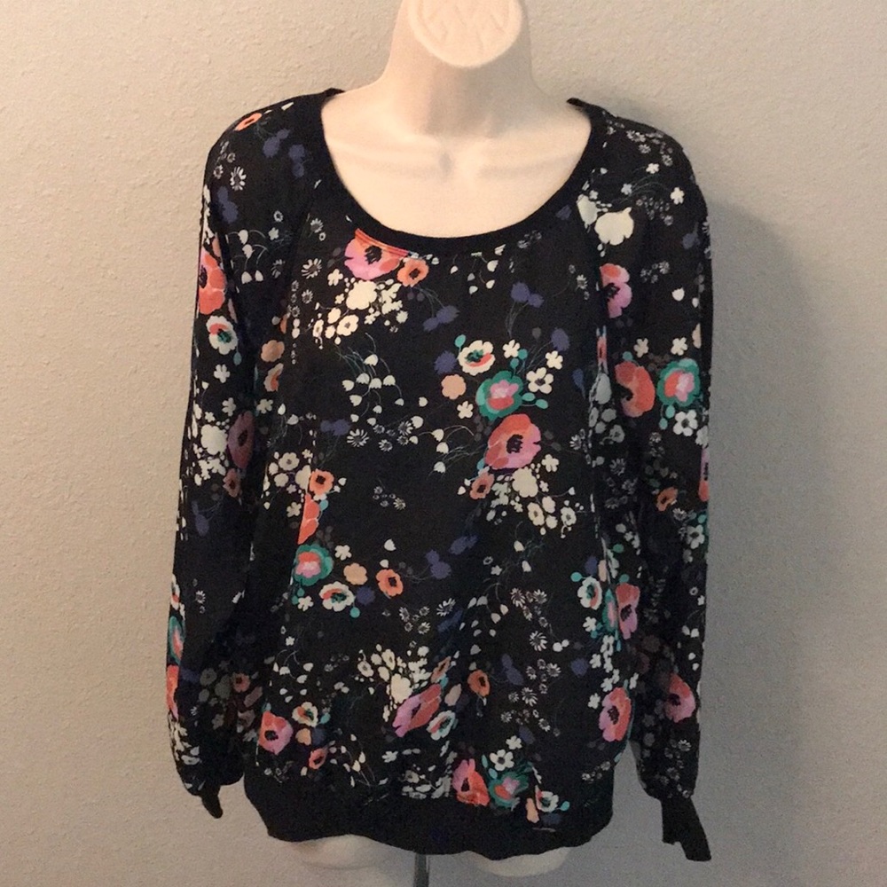 Lightweight floral top